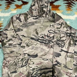 Under armour sweatshirt